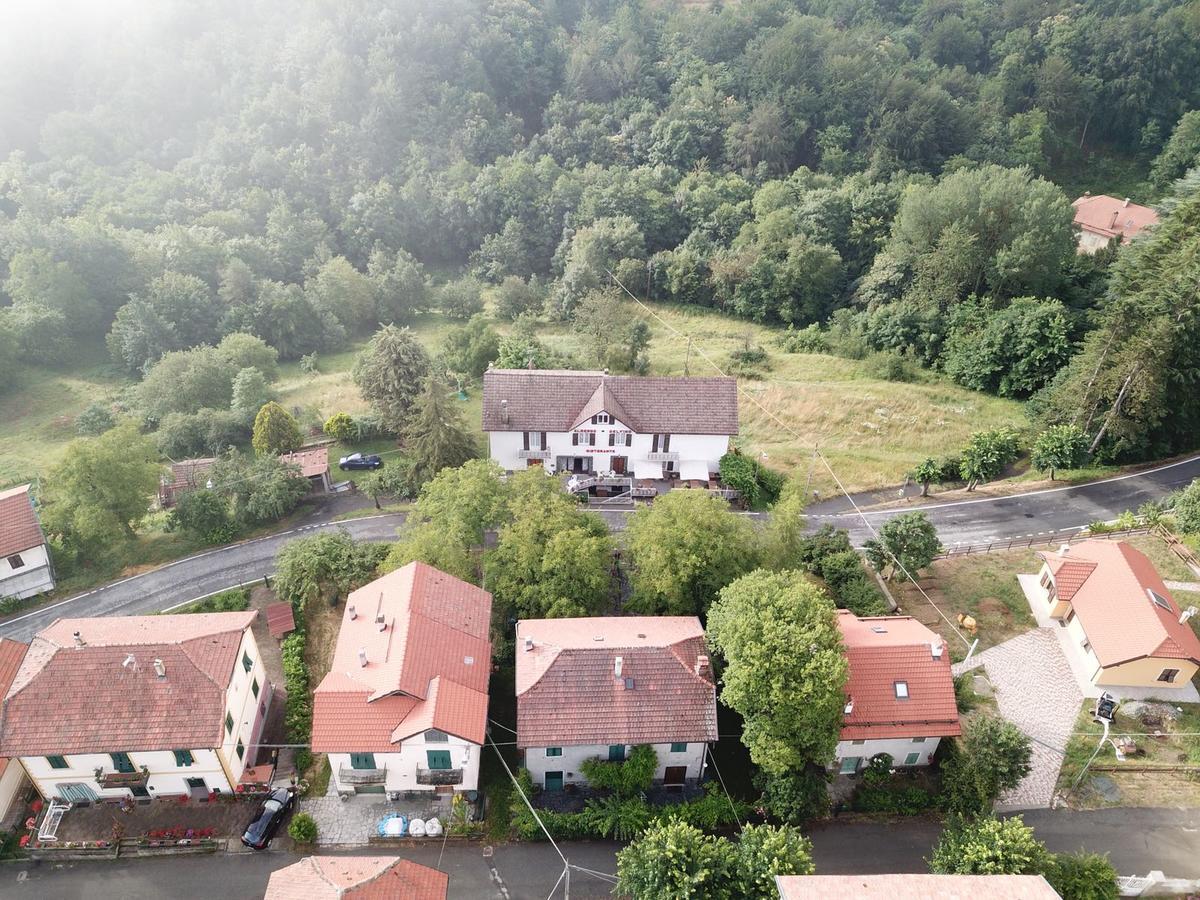 Albergo Delfino San Pietro d'Olba Экстерьер фото