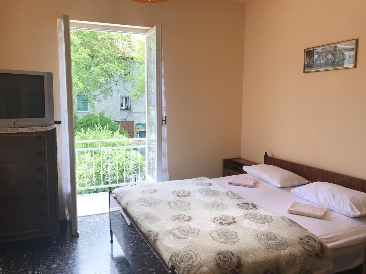 Albergo Delfino San Pietro d'Olba Экстерьер фото